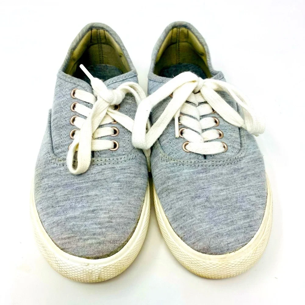 Women’s Gray Casual Sneakers with White Laces Size 7